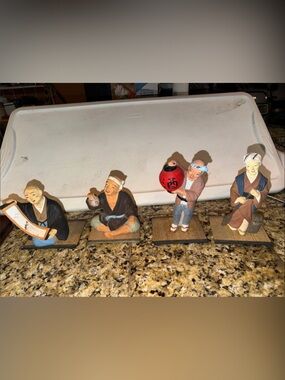 Set of Vintage-Style Ceramic Japanese figurines - Multicolor